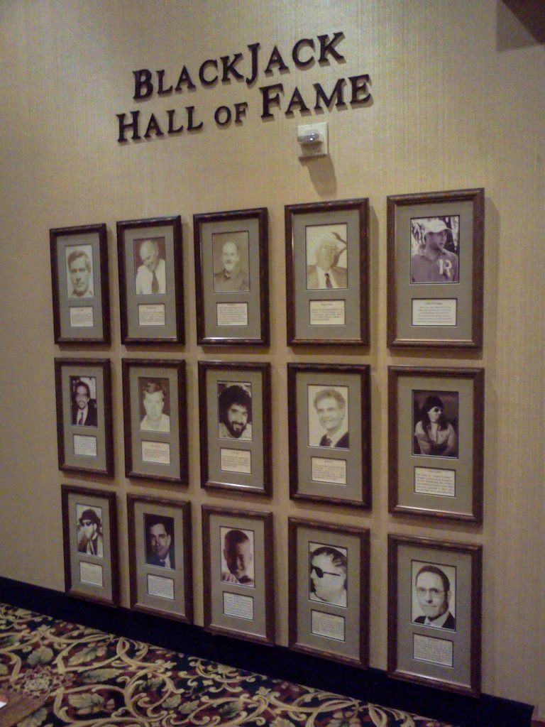 探索21点名人堂（Blackjack Hall Of Fame）的好处与争议